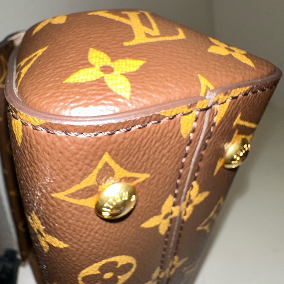 100% Authentic “Cluny Mini” Louis VuittonMonogram Satchel. Excellent Condition - Picture 5 of 14